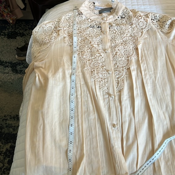 NWT Guyueqiqin  2XL cream, long sleeved lace blouse with pearl buttons - Picture 5 of 6